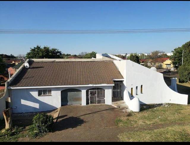 9 BEDROOM HOUSE FOR SALE IN KLOPPERPARK